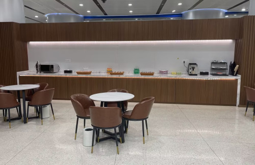 air-6852540商务座候车室