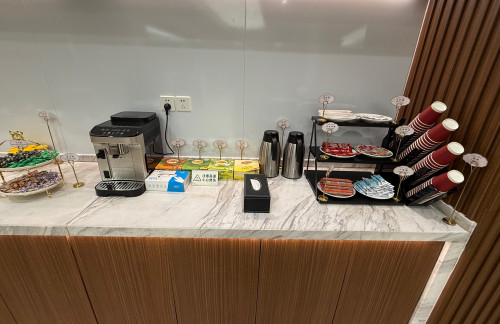 air-6852540商务座候车室