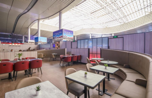 csnz龙腾广铁U彩商务服务区（西门）