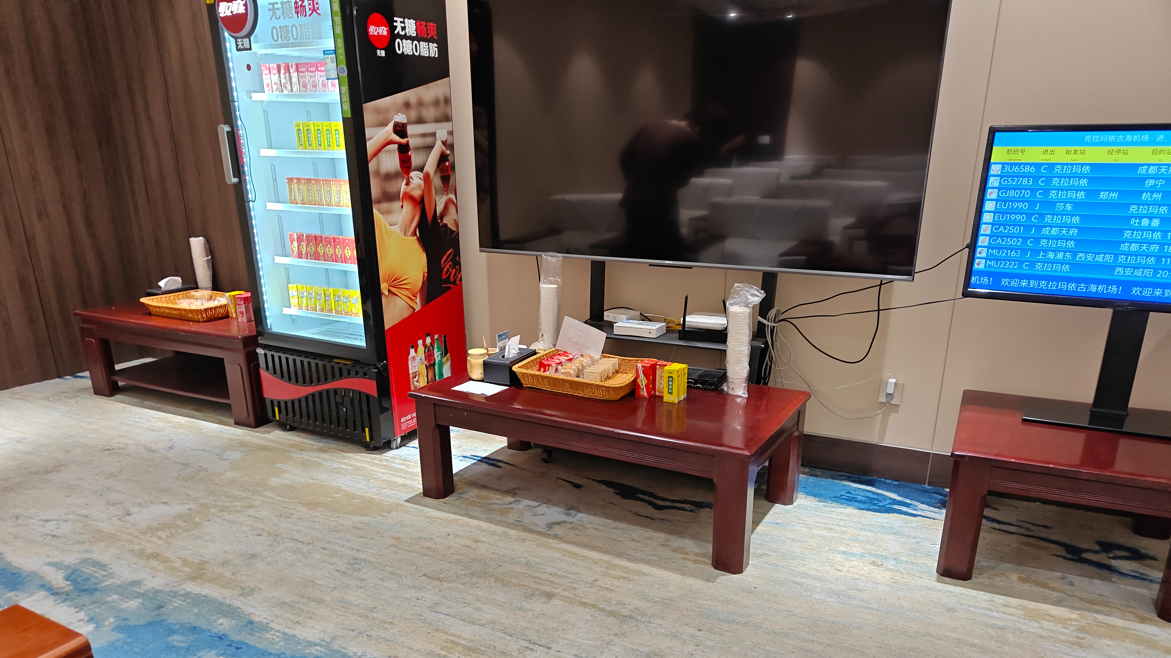 Passenger Lounge atmosphere, image 3