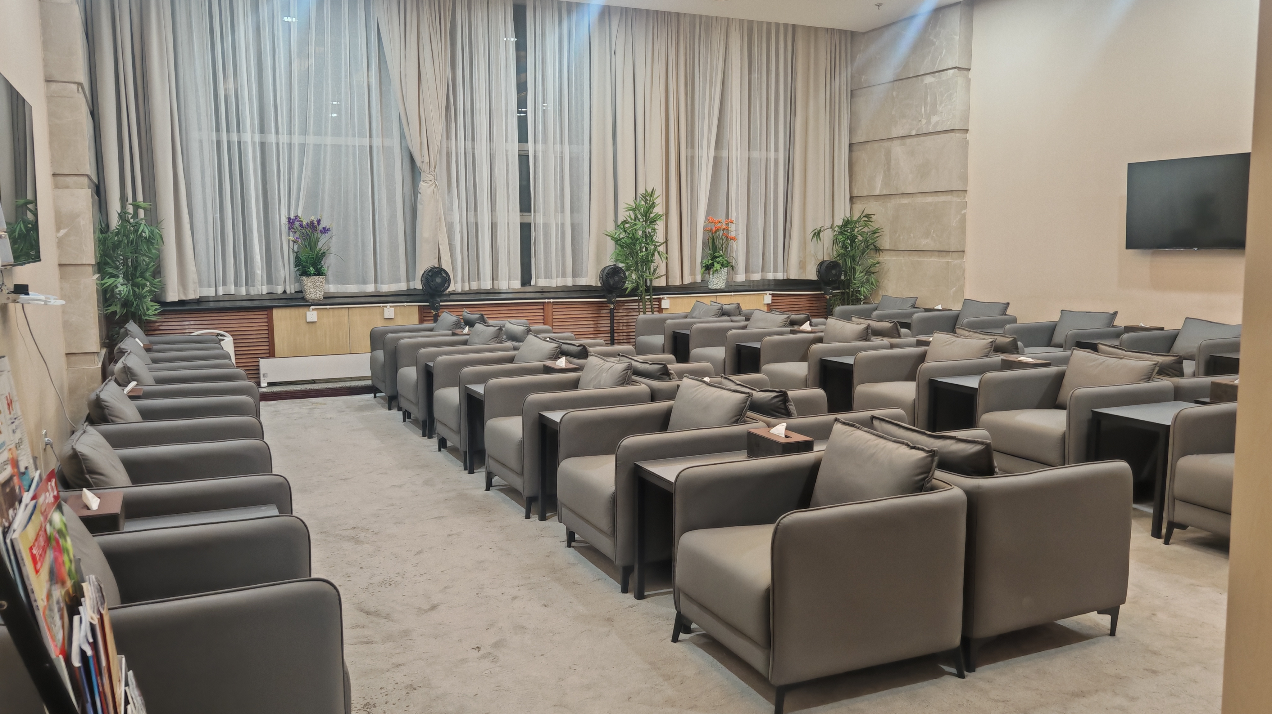 Business VIP Lounge atmosphere, image 7