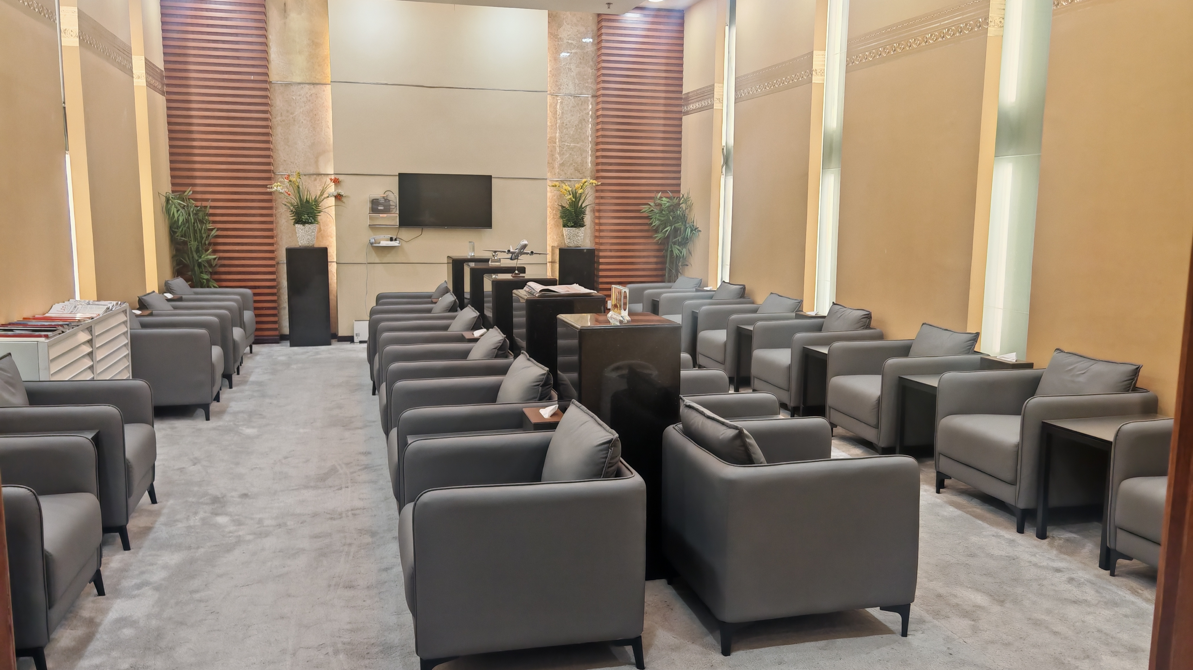 Business VIP Lounge atmosphere, image 3