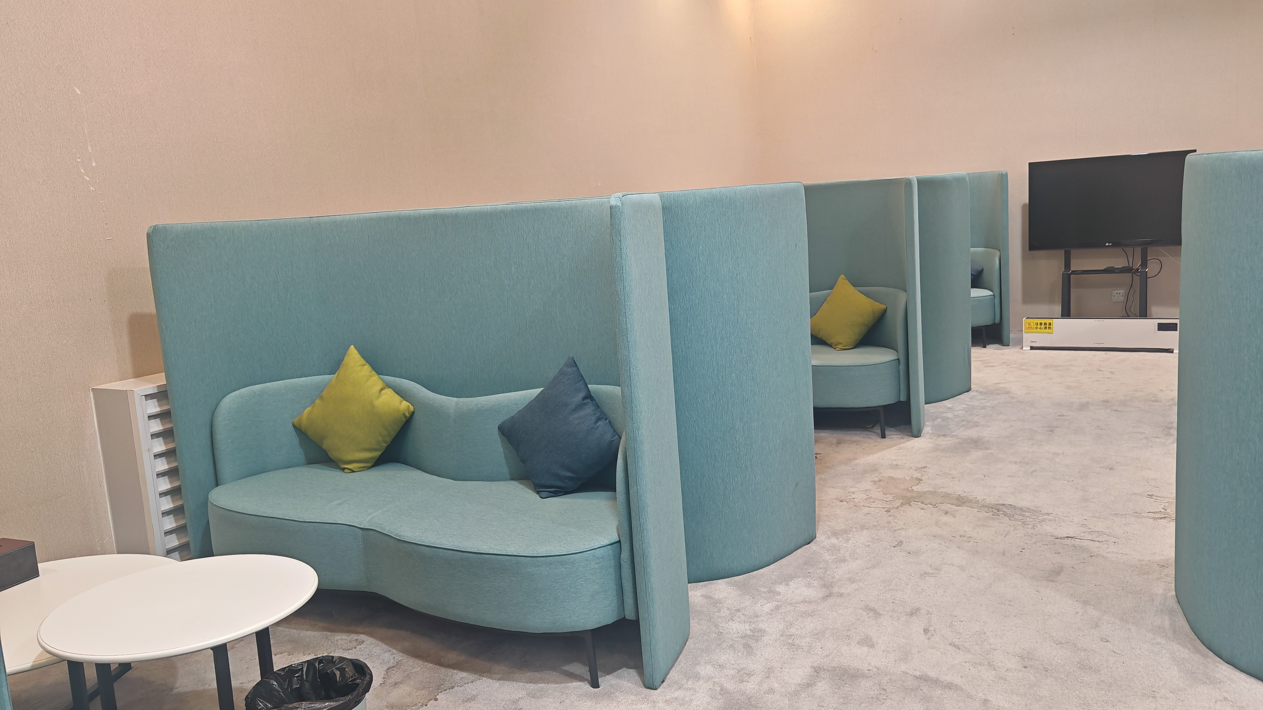 Business VIP Lounge atmosphere, image 2