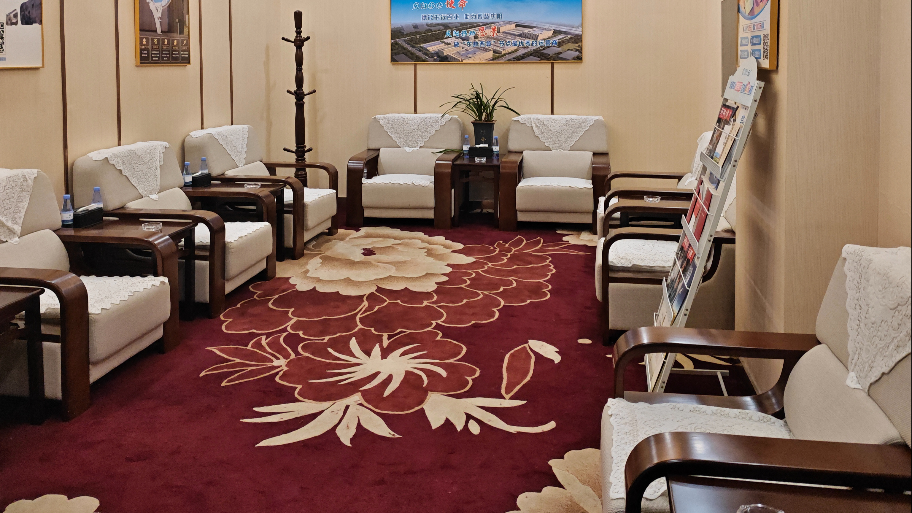 VIP Lounge No. 3 atmosphere, image 5