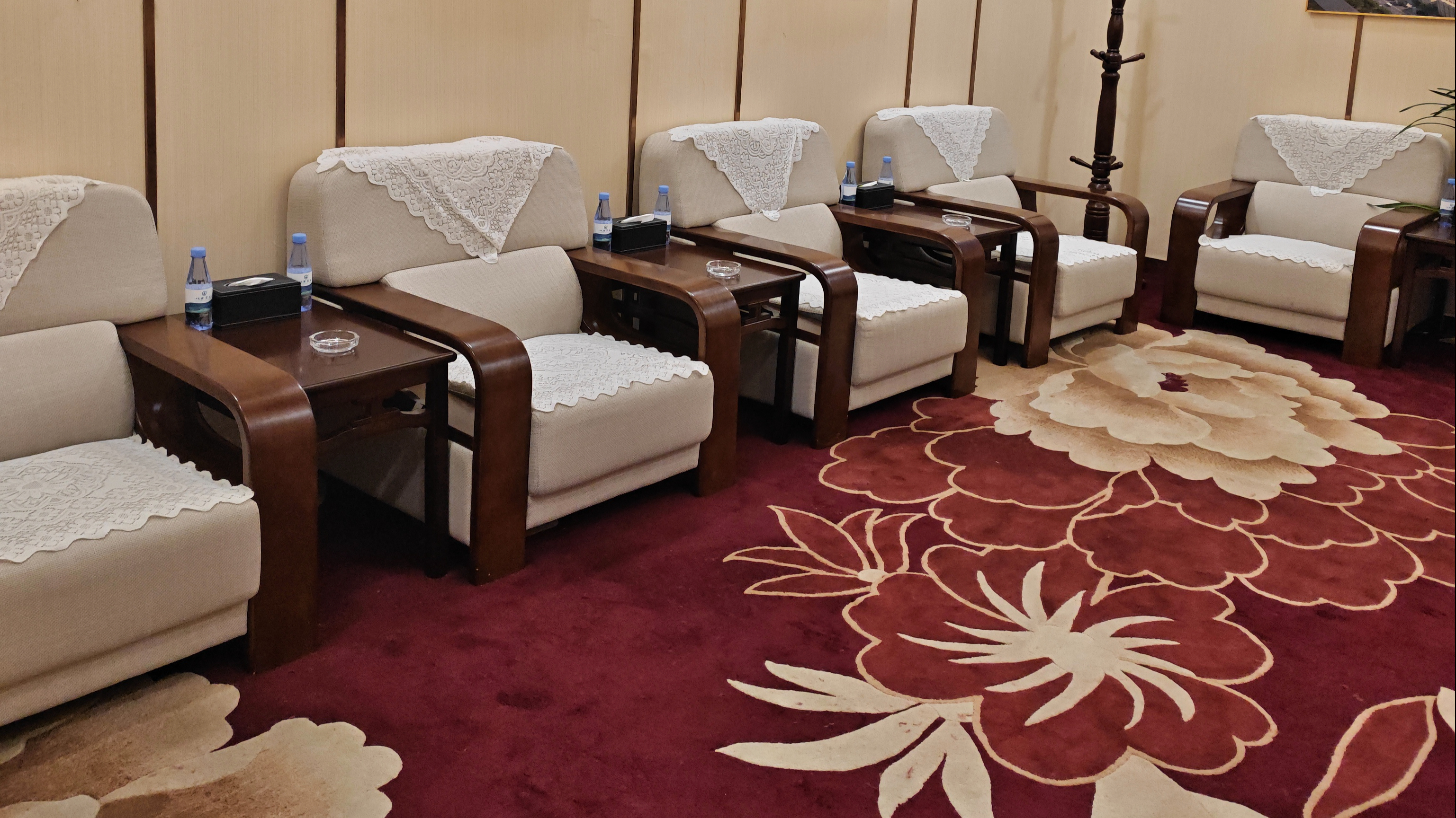 VIP Lounge No. 3 atmosphere, image 2