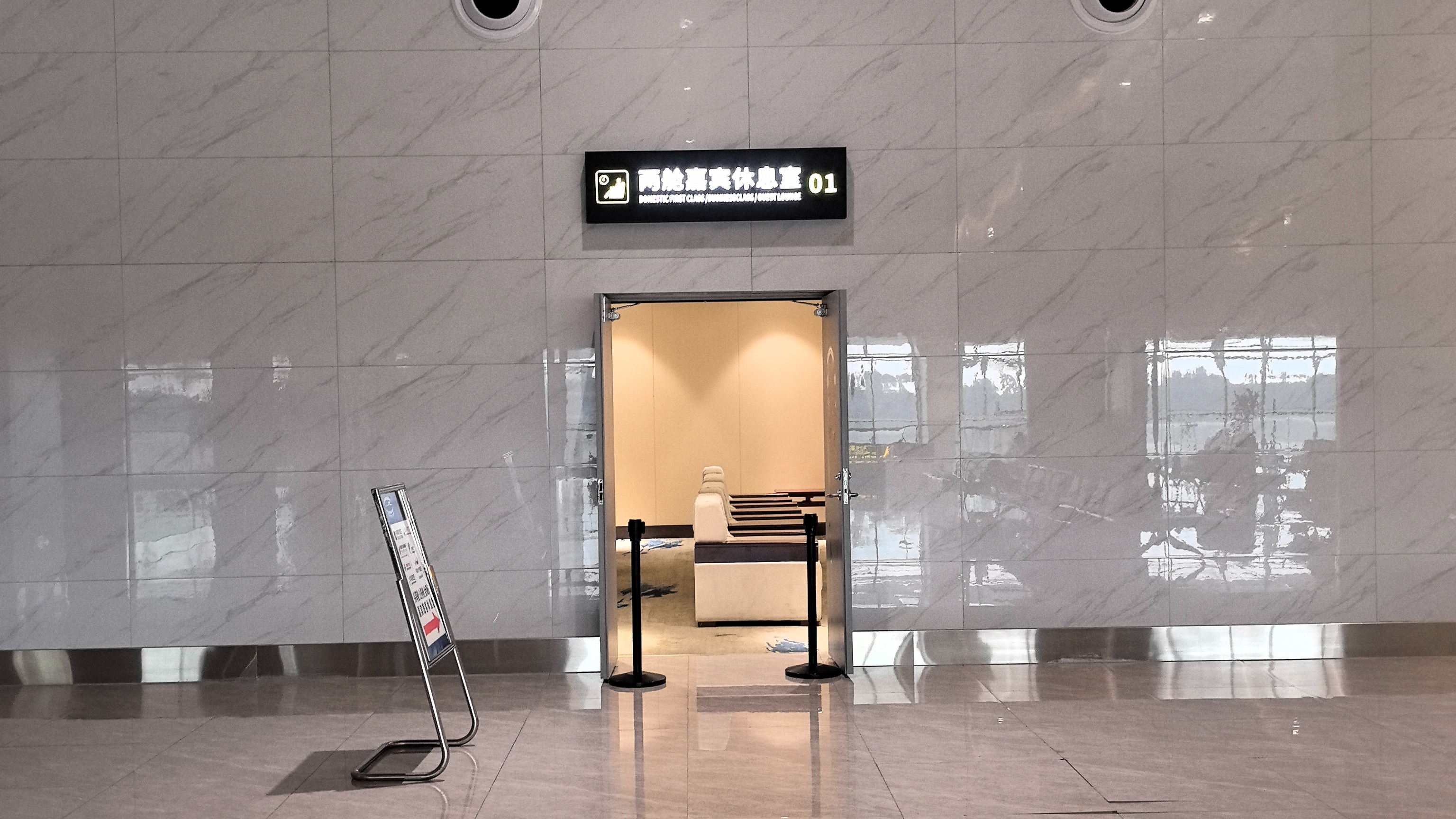 Passenger Lounge atmosphere, image 8
